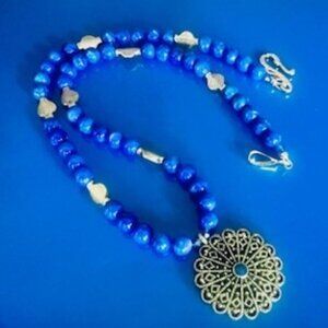 Blue mother of pearl necklce